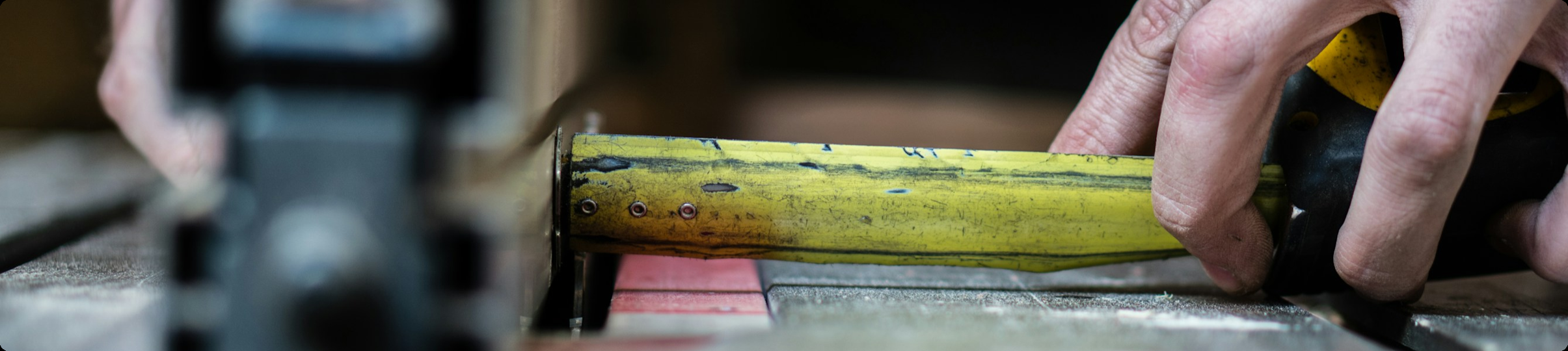 Faites réaliser votre prise de mesures par un menuisier proche de chez vous